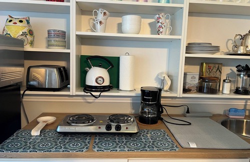 College Park Apartment | Private! New! Clean! Gated! Sleeps 5 guests. 2BR/1BA, Fast WiFi, Free Parking.