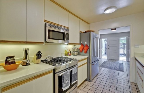 West of the Alameda House | Private Oasis — Comfortable House near Stanford with Beautiful Garden
