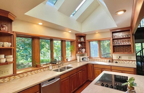 Hammondsport House | Private oasis on 12acre estate 15min to Keuka Lake
