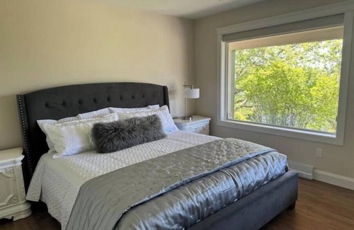 Departure Bay Bed & Breakfast | Private oasis with ocean views!