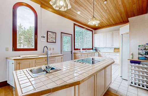 Ocean Point House | Private Oceanfront Home - 2 Fireplaces, 4 Decks & Grill, Dog-friendly