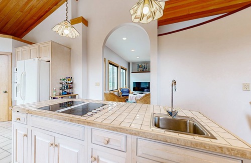 Ocean Point House | Private Oceanfront Home - 2 Fireplaces, 4 Decks & Grill, Dog-friendly