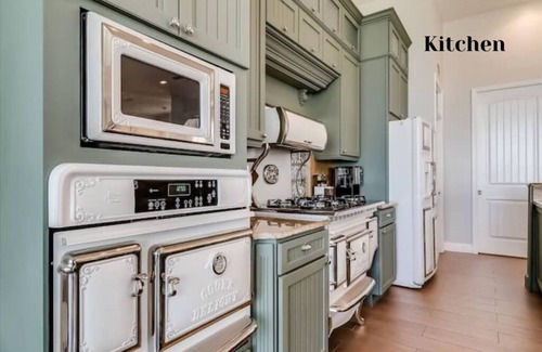 Lake Placid House | Private Old Florida Lake House Retreat 5 bedroom 4 bathroom home away from home