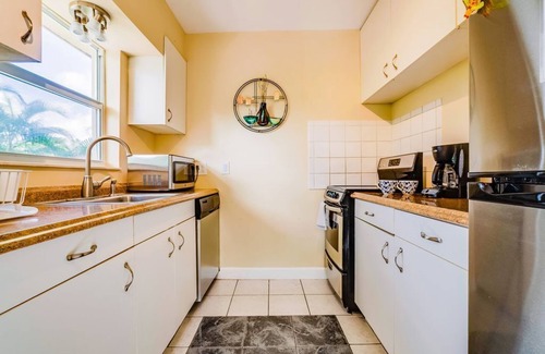 Lake Ridge Apartment | Private Patio & Gas Grill, Windows on All 4 Sides