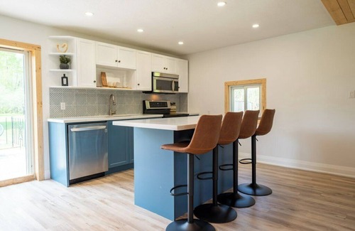 Carrying Place Cottage | Private PEC Retreat w Games Roomn
