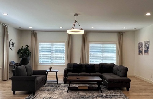 Waxhaw House | Private pond 4 bedrooms house