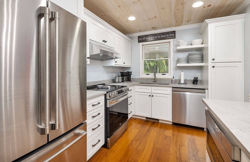 Saint Simons Heights House | Private Pool! Quiet Neighborhood Location, Bike to Beach, Close to Shopping & Restaurants