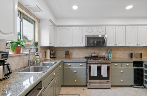 North Austin Civic Association House | Private Pool - 15 min Downtown - 3 min to Domain, Breweries & Q2 Stadium.