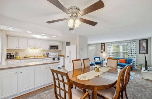 Waldorf House | Private pool. 3-bedroom house with 5beds 1kingbed,2fullbeds &2twinbeds. DC ,VA