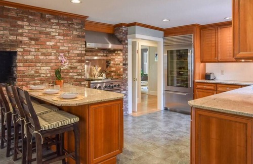 Teaticket House | Private Pool A/C Game Room Full Gym!