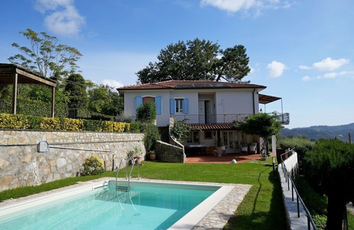 Corsanico Villa | Private pool, A/C, Sea View, 8 Sleeps, Garden