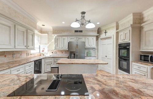 Klein House | Private Pool and Spa, Spacious and Elegant, and Centrally Located Huge Estate