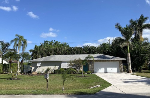 Palm River Estates House | Private Pool, Beach 5min.King Master Suite Walk2 Pickle Ball & Golf