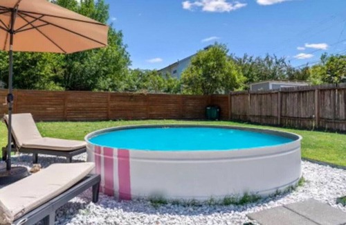 Johnston Terrace House | Private Pool, Games & Pet-Friendly - Mins to COTA, SXSW, & Downtown Austin