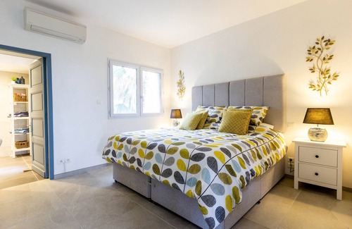 Duras Villa | Private pool, great views, AC, walk into town, weekly market, shops, restaurants