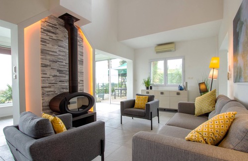Duras Villa | Private pool, great views, AC, walk into town, weekly market, shops, restaurants