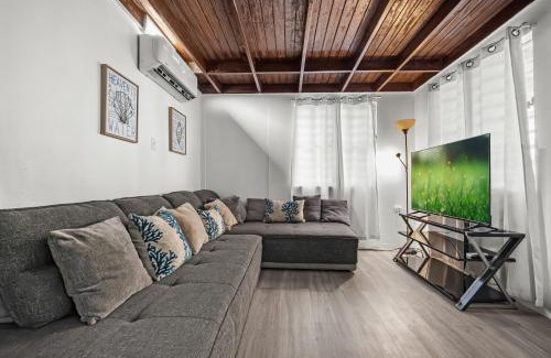 Rio Villa | Private Pool Near The Beach Pet Friendly