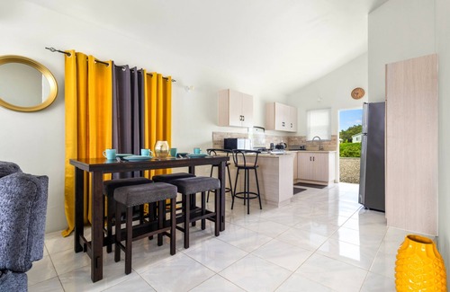 Discovery Bay House | Private Pool~Private Chef~DiscoveryBay~24hr Secure