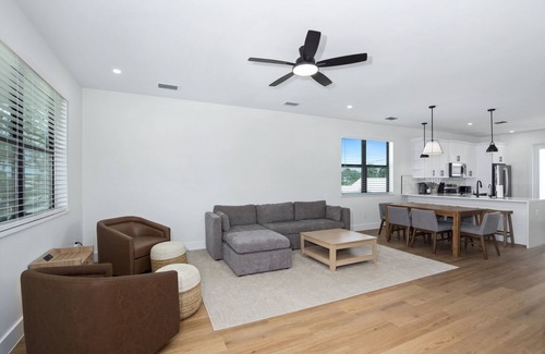 Mid Island House | 🌊Private Pool | Steps to Beach | Ocean Oasis🌊