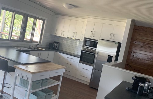 Ebden House | Private property on the Hume Weir - waterfront access. Family and pet friendly