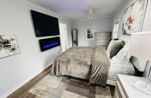 Fairfax House | Private & Quiet Guest House I 15 Min from DC