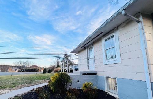 Fairfax House | Private & Quiet Guest House I 15 Min from DC