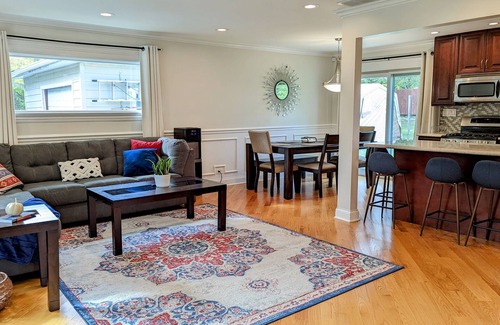 Addison House | Private & quiet 🌲 O'Hare 8mi ✈️ D/T Chicago 22mi 🏙️