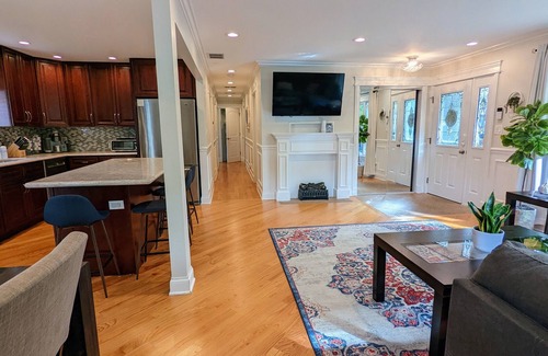 Addison House | Private & quiet 🌲 O'Hare 8mi ✈️ D/T Chicago 22mi 🏙️
