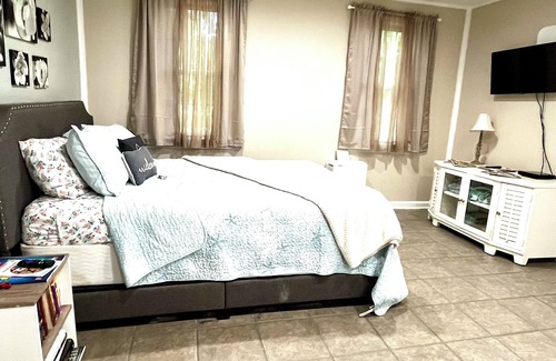 South Carolina Lowcountry House | Private & Quiet Remote Guest House Close to Beach