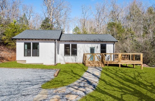 Old Fort House | Private Renovated Farmhouse.