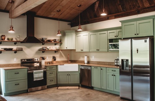 Creal Springs Cabin | Private retreat in the woods with hiking and fishing