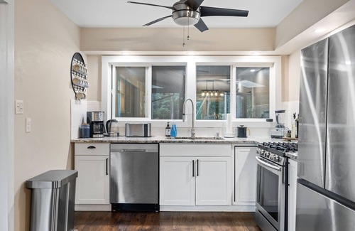 Cresco House | Private Retreat on 6 acres - 15 Mins to Camelback
