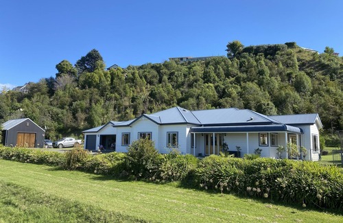 Taradale House | Private Retreat on Church Road Wineries doorstep