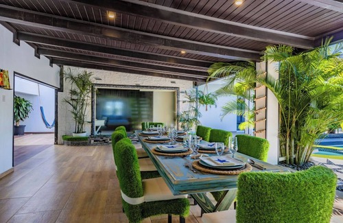 Moko Villa | Private RetreatPoolSpaBBQKitchen10 min>Beach