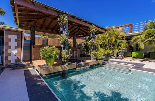 Moko Villa | Private RetreatPoolSpaBBQKitchen10 min>Beach