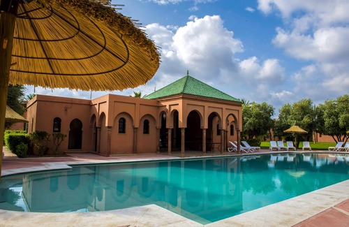 Palmeraie House | Private Riad with swimming pool and gardens,