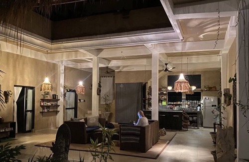 Kedewatan Villa | PRIVATE RM ENSUITE, SHARED VEGAN KITCHEN, SAUNA, ICE BATH, INFRARED INCLUDED