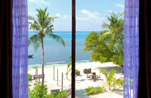 Centara Grand Island House | Private room - Beachfront villa in Dhangethi (bnb)