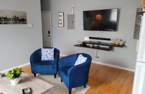Morgan Park Apartment | Private Romantic 2 Bedroom suite in the beautiful and historic Beverly community