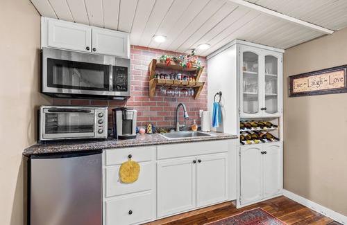 Canyon Lake House | Private romantic lodgings located in wine cellar overlooking Canyon Lake