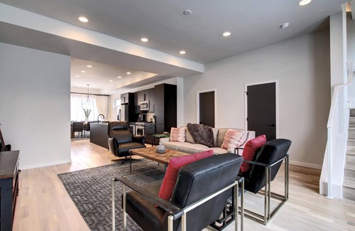 West Colfax House | Private Roof! Gorgeous Views! Walk to Lake & Entertainment