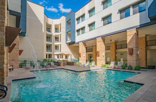 North Scottsdale Apartment | Private Rooftop, Kierland Commons, TPC Golf, Pool, Gym