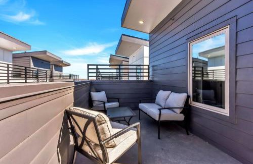 Fort Worth House | Private Rooftop Patio + 4 Story Home in Downtown FW