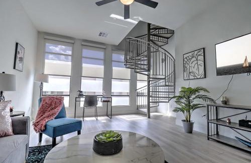 North Scottsdale Apartment | Private Rooftop Terrace - King Bed - Walk Score 81 & Parking 4014