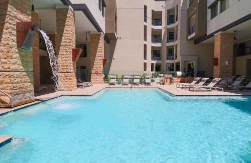 North Scottsdale Apartment | Private Rooftop Terrace-Walk Score 81-Shopping District-King Beds-Parking 4021
