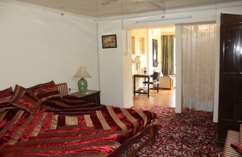 Srinagar Cabin | Private room ∙ 3 guests