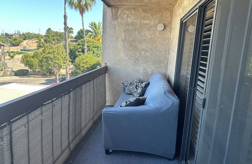 Harbor Condo | Private Room + Bath 30+ Nights Signal Hill