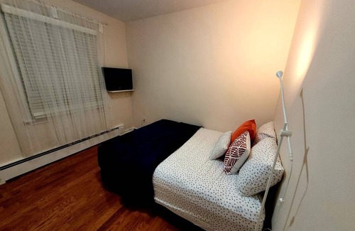 Bathurst Manor Resort | Private room ∙ 1 guest
