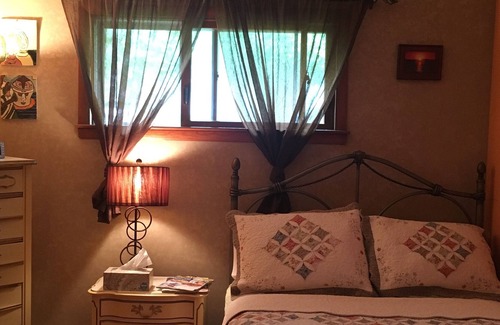 Cortlandt House | Private room in a single family house near Peekskill
