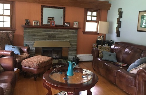 Cortlandt House | Private room in a single family house near Peekskill